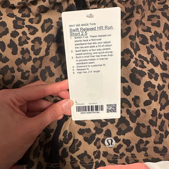 NWT Large swift relaxed high rise running shorts 2.5” lululemon leopard brown - Picture 5 of 10